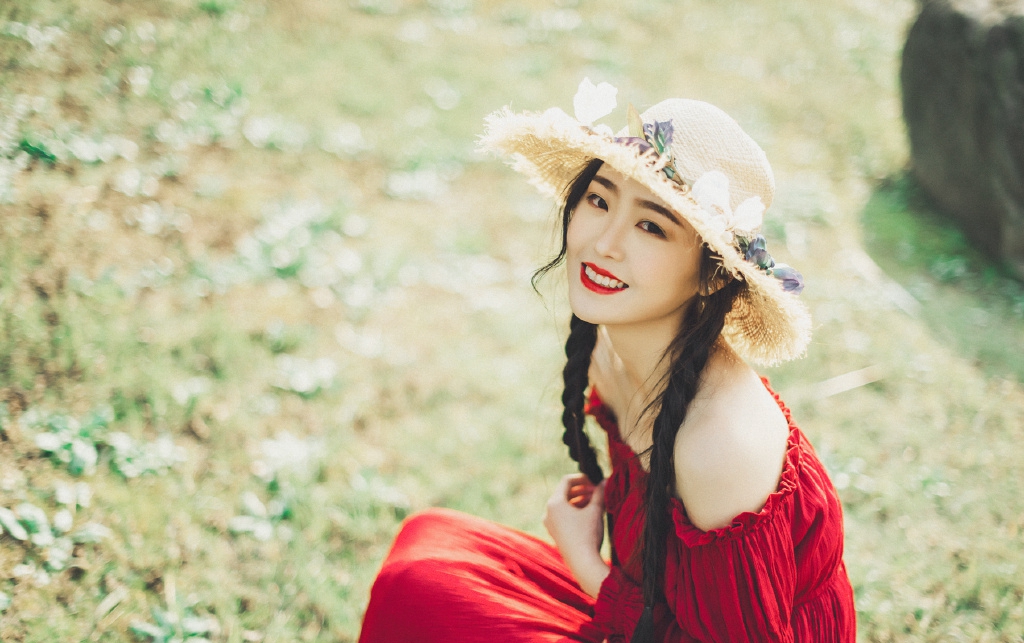 连体内衣美女酒店写真女人奶大美女图片