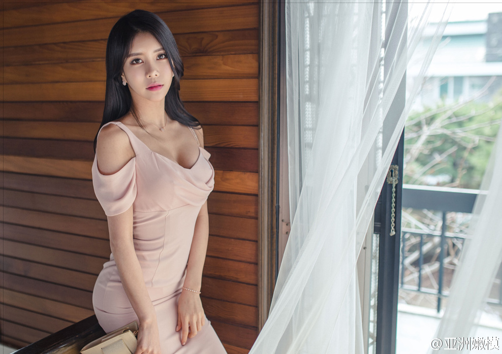 韩国美胸美女短裙写真羞羞高清写真