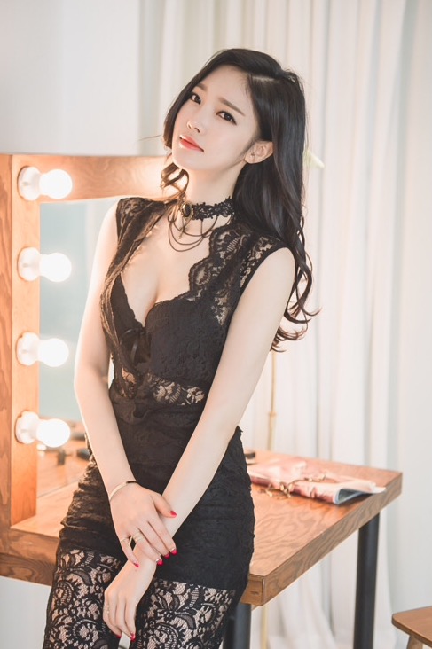 蕾丝薄纱白皙性感韩国美女裸身图片