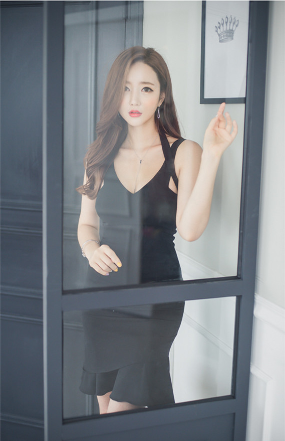 极品韩国美女一袭黑裙国产私拍写真福利图片