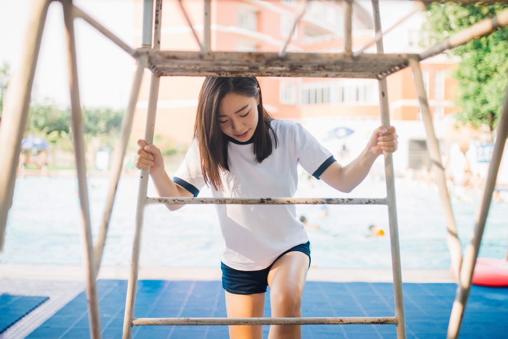 性感美女红唇写真照 校园 制服 亚洲 自拍图片