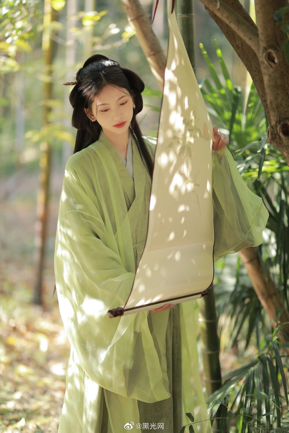 竹林中的汉服少女采摘gogo裸体艺术中日韩图片