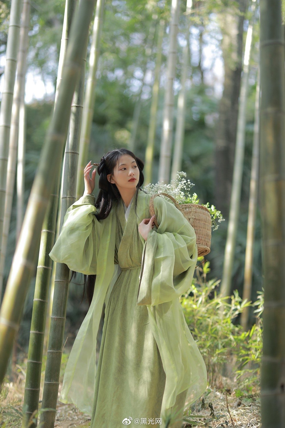 竹林中的汉服少女采摘gogo裸体艺术中日韩图片
