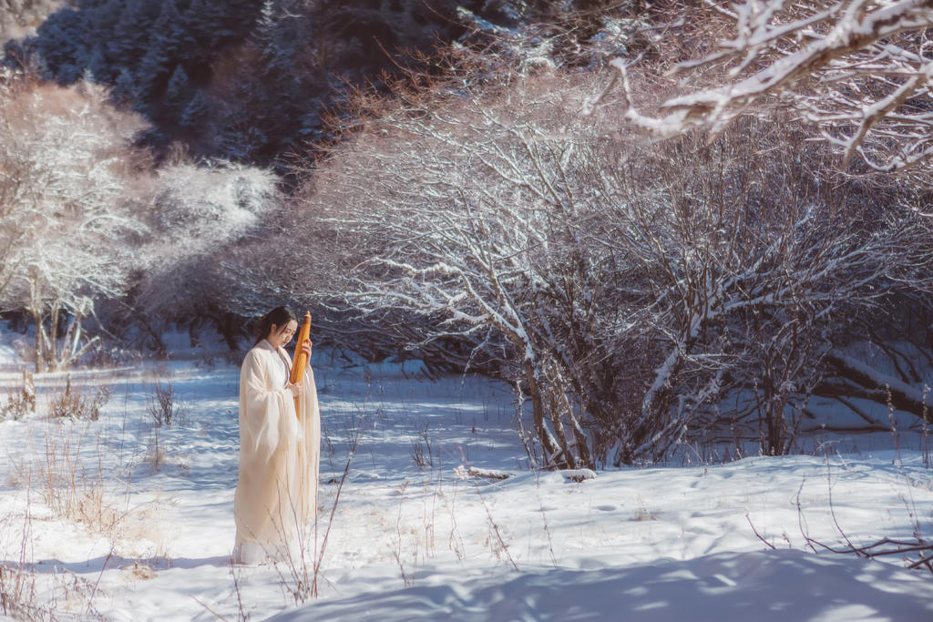 雪地里的汉服美女清新美女脱光图片