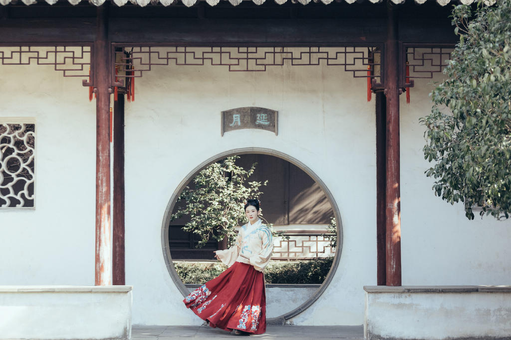 汉服少女眉清目秀唇红粉嫩虎白女流水自慰