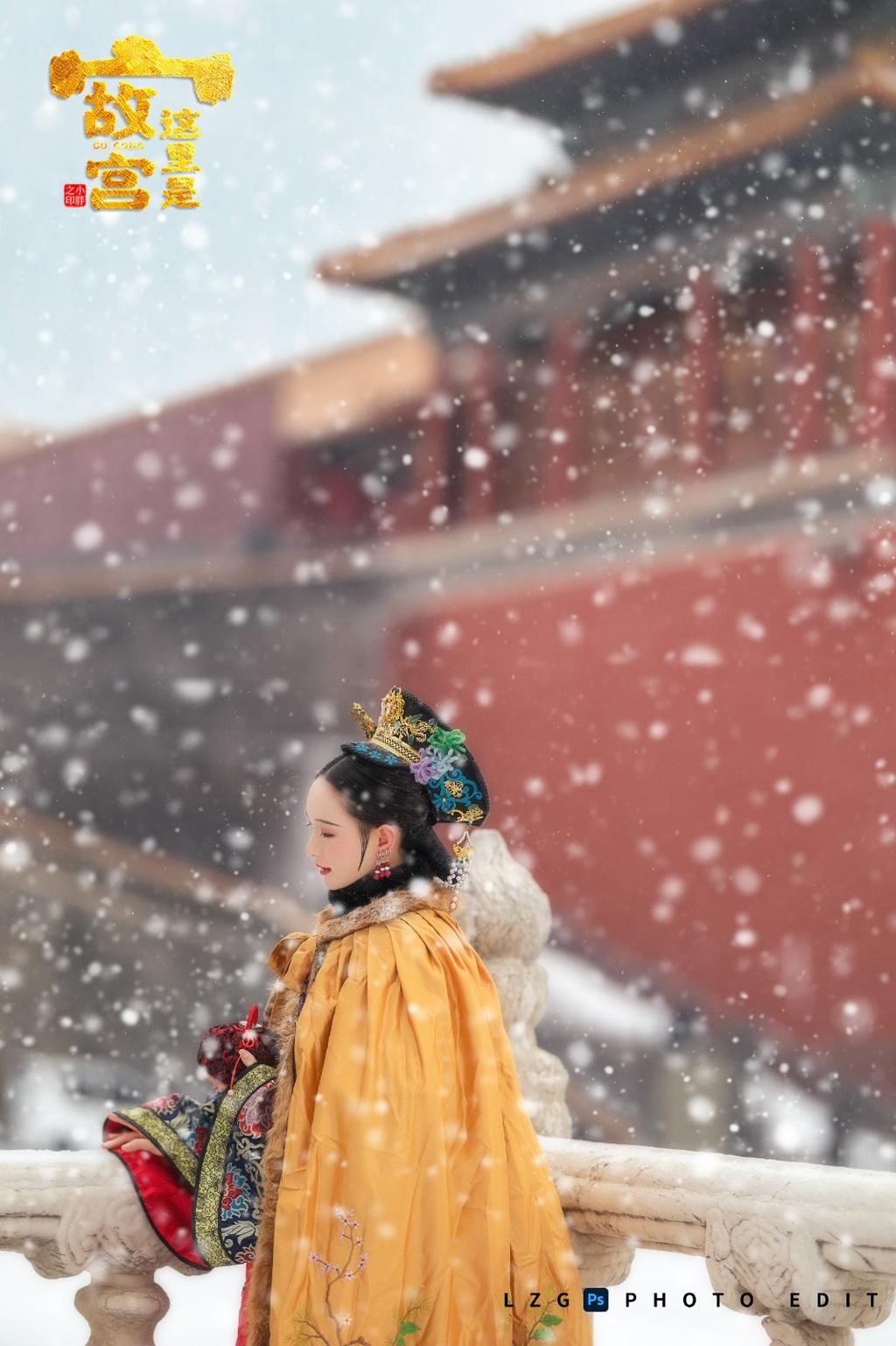 北京故宫里的格格雪天美女解开胸衣露出奶头写真