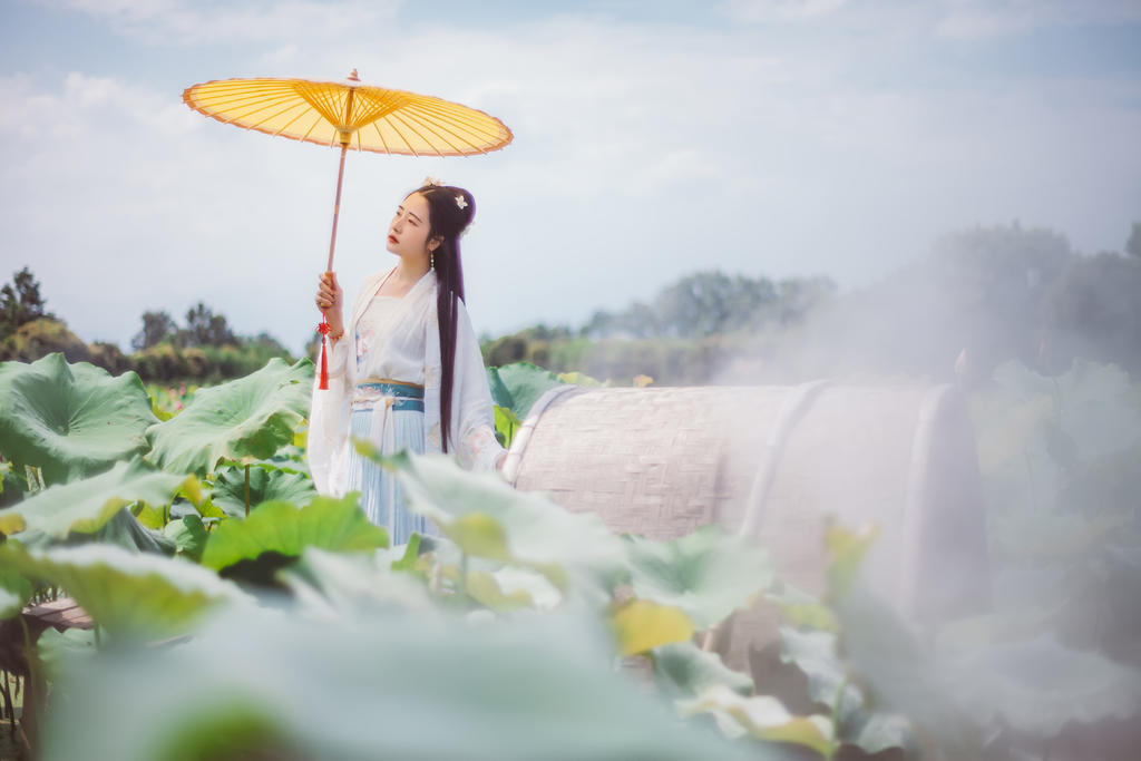 古装美女清新脱俗唯美真空露双奶头福利图片