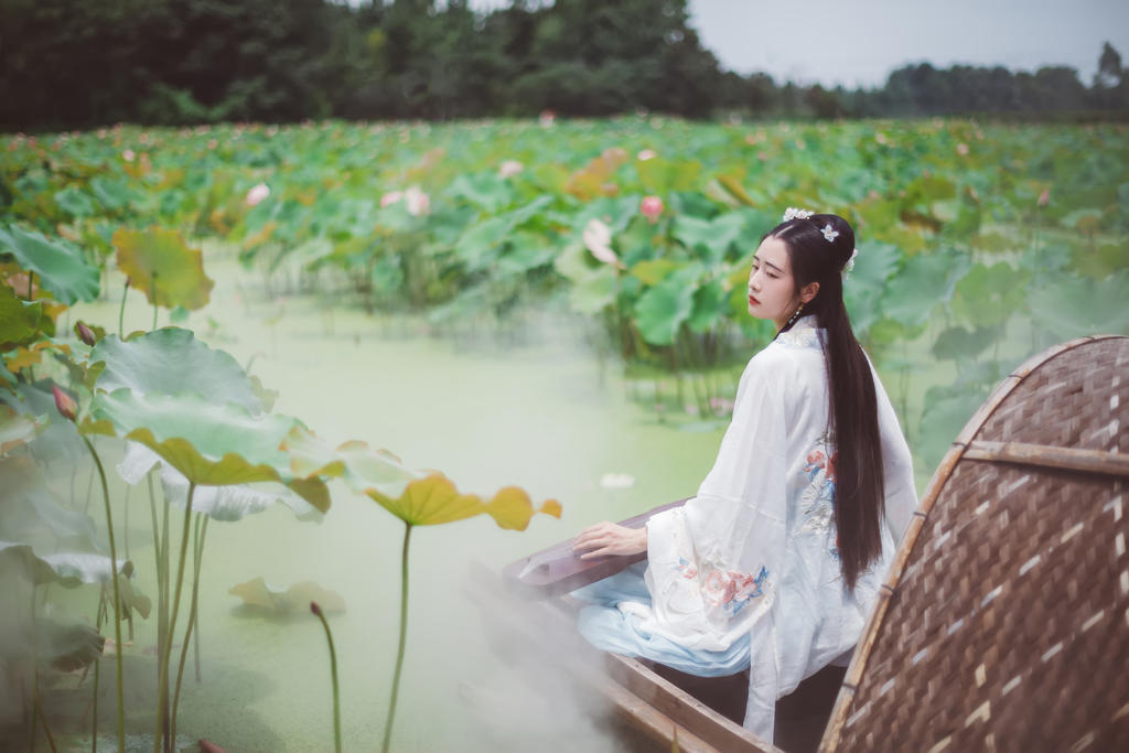 古装美女清新脱俗唯美真空露双奶头福利图片