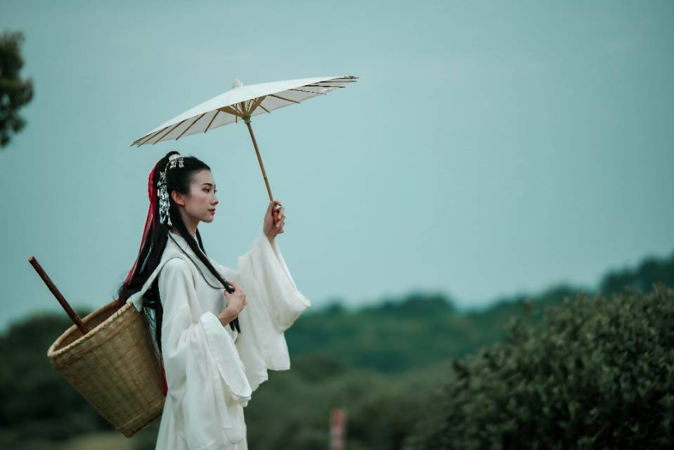 古装美女白衣飘飘茶园G0G0西西大尺度大胆高清图片