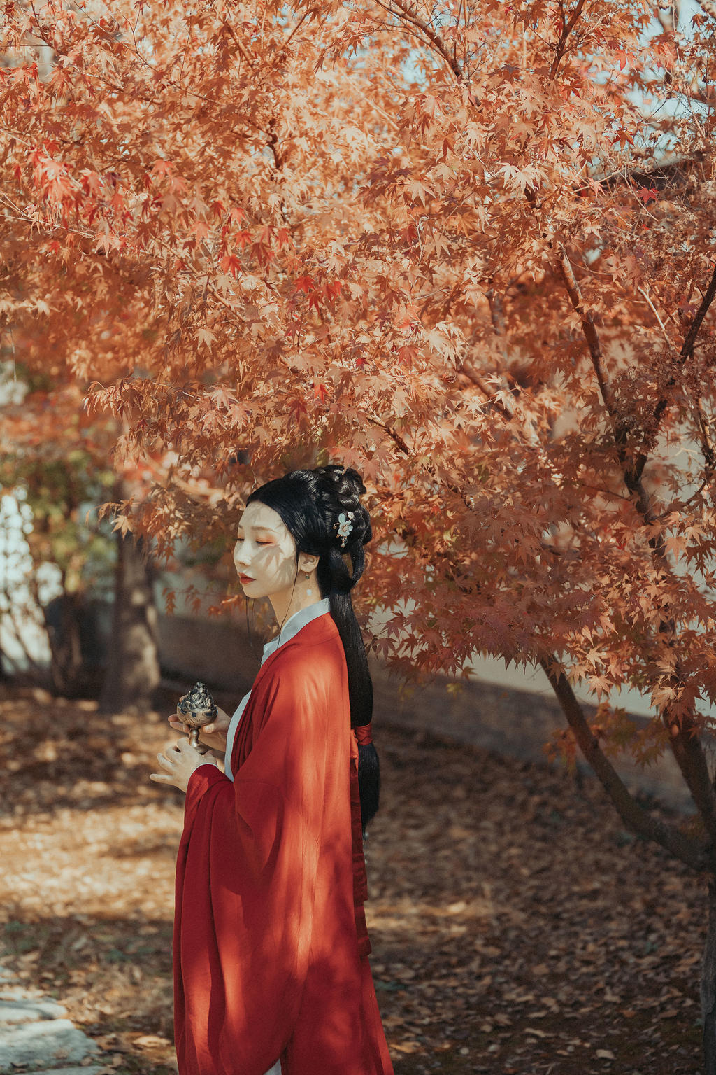 古装红衣美女亭亭玉立G0G0西西大尺度大胆高清图片