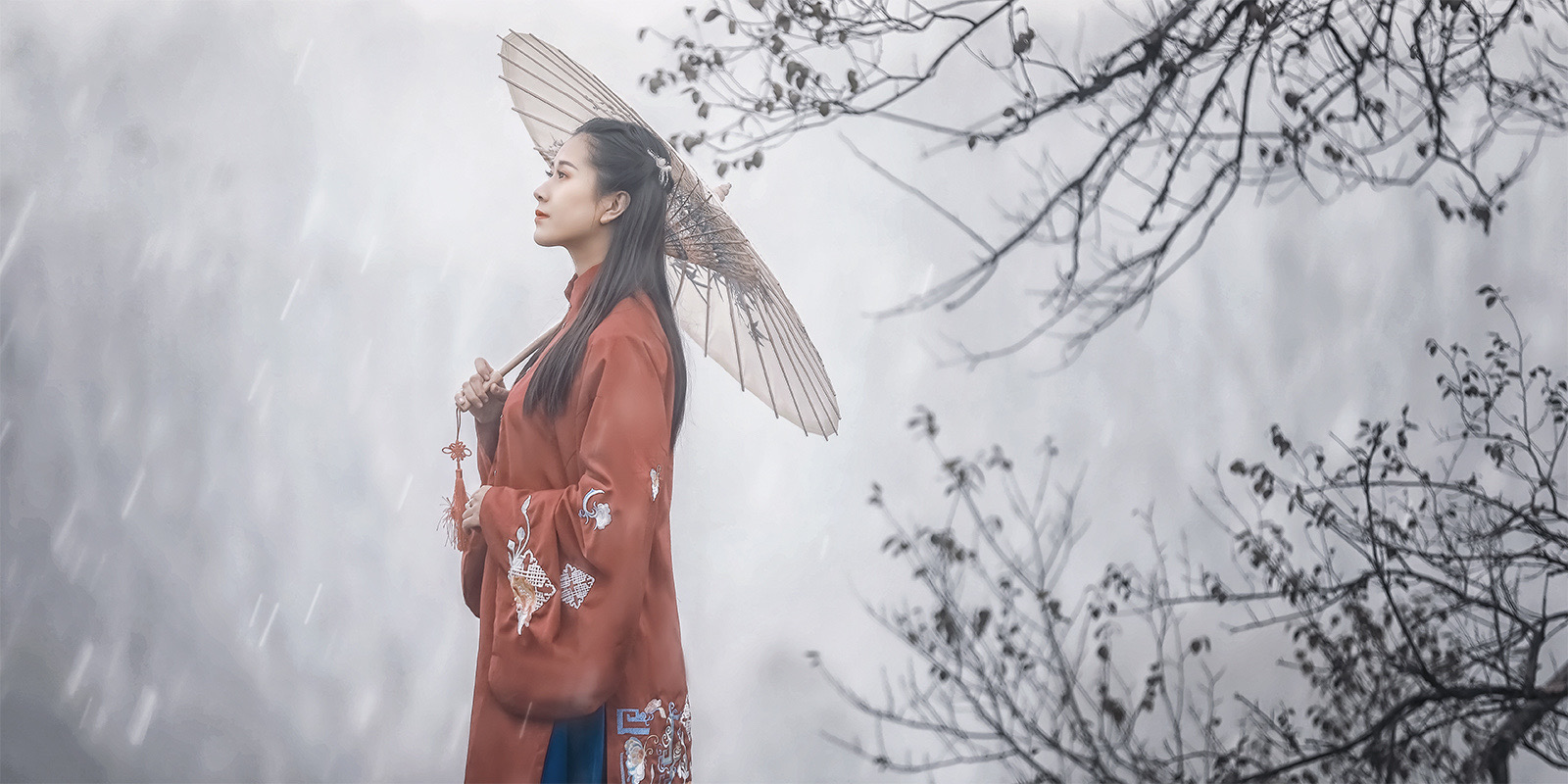 古装俏佳人在烟雨朦胧丝袜裆部超清晰偷拍图片