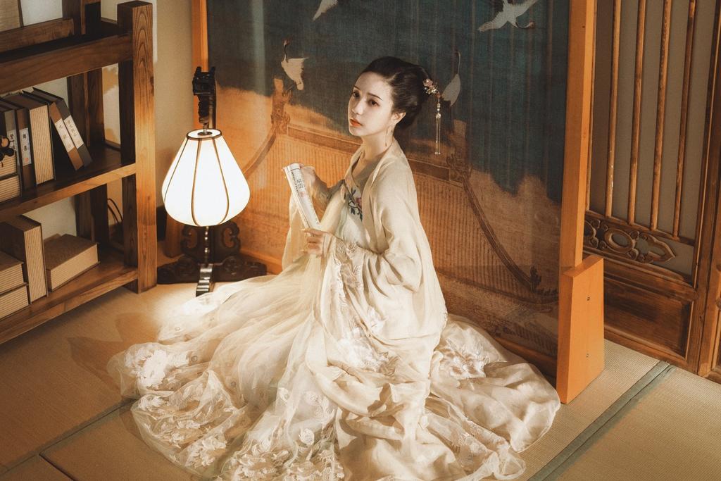 气质汉服美女肤白貌美GOGO裸体艺术中国日本图片