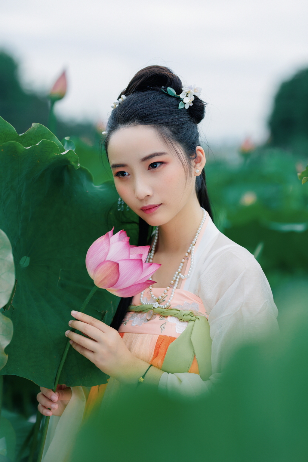 高清古装美女及腰长发中国艺术模特图片