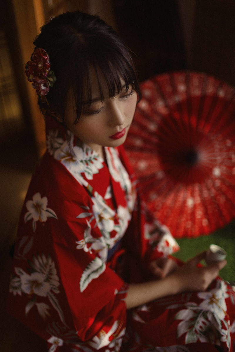 日本红唇红色和服美女嫩模私拍图片