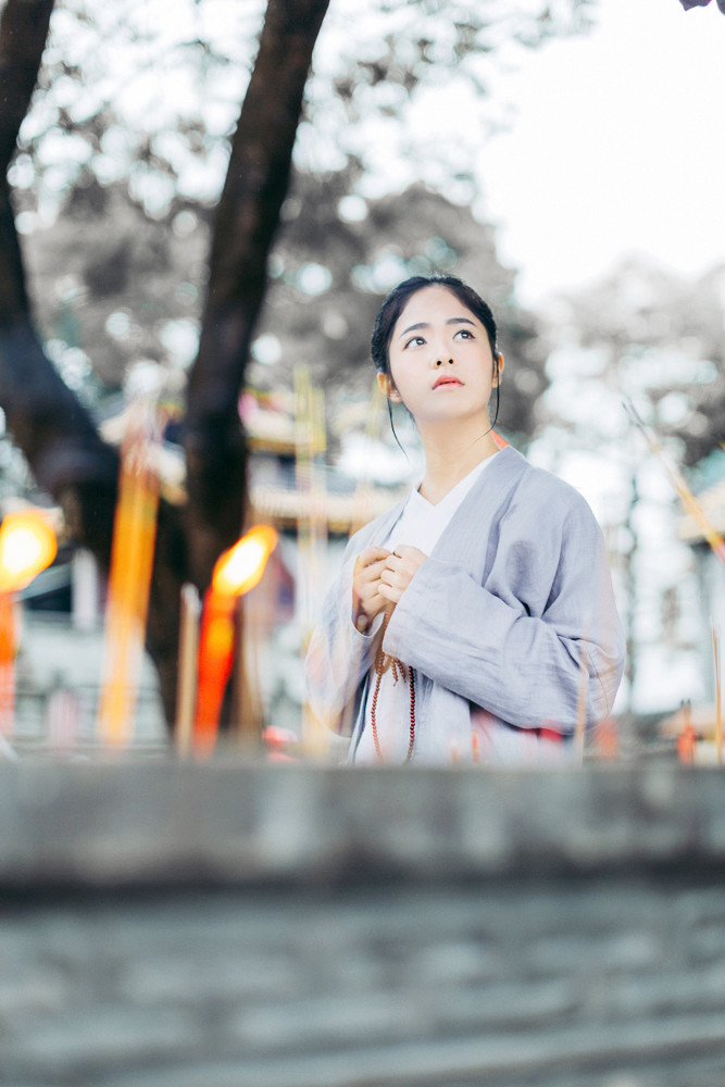 小脸美女古装造型写真美女裸身图片