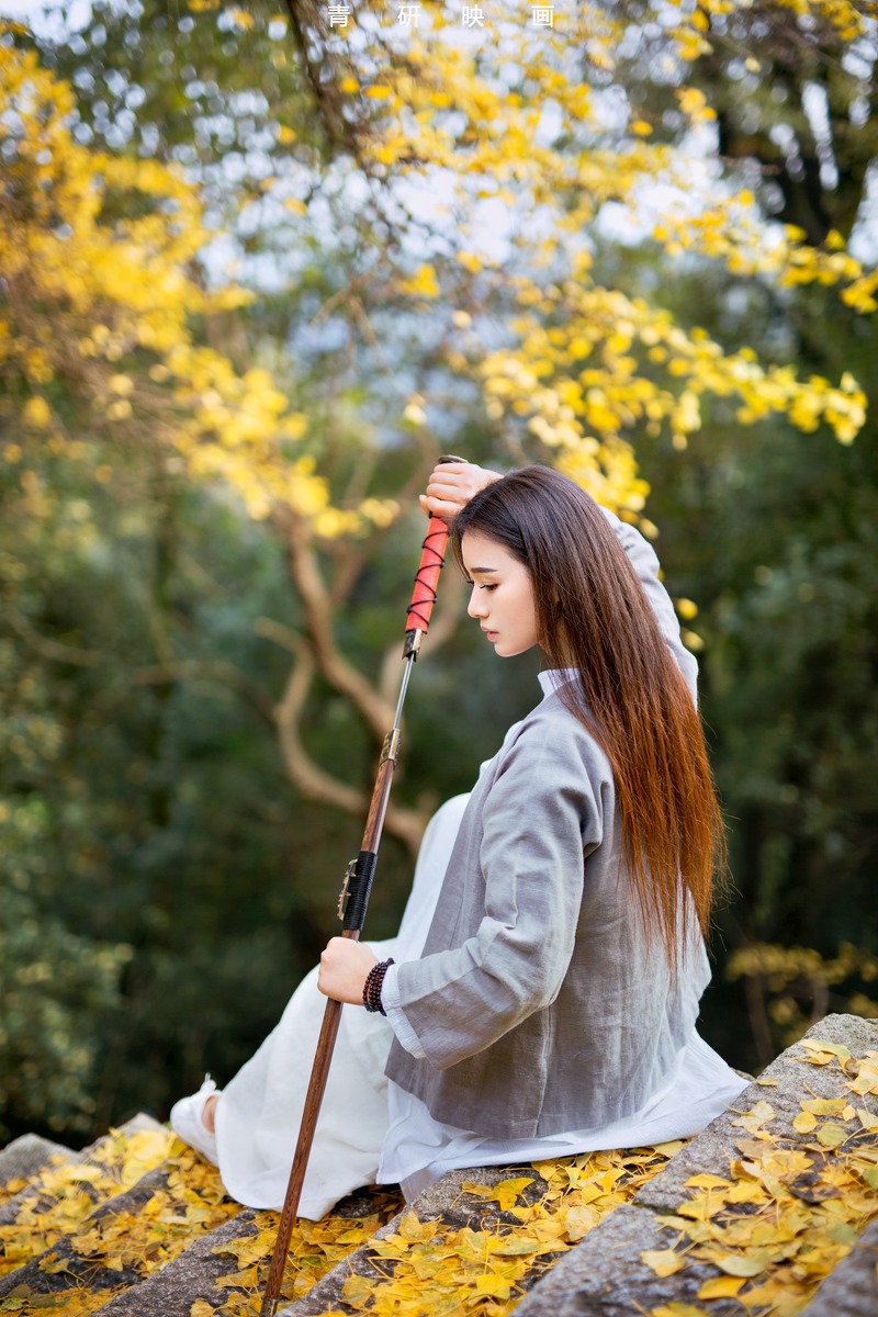 侠女造型古装长发美女诱人丝袜高跟美女美腿图片