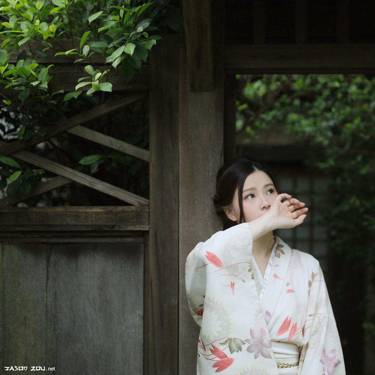 超漂亮的日本和服美女大胆展阴私处粉鲍图片