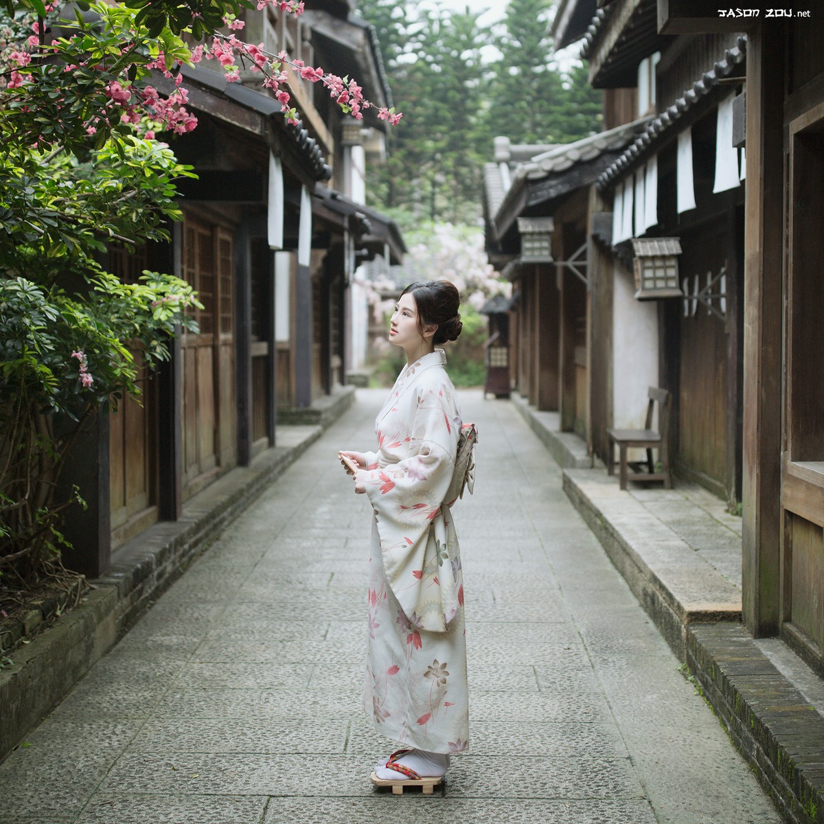 超漂亮的日本和服美女大胆展阴私处粉鲍图片