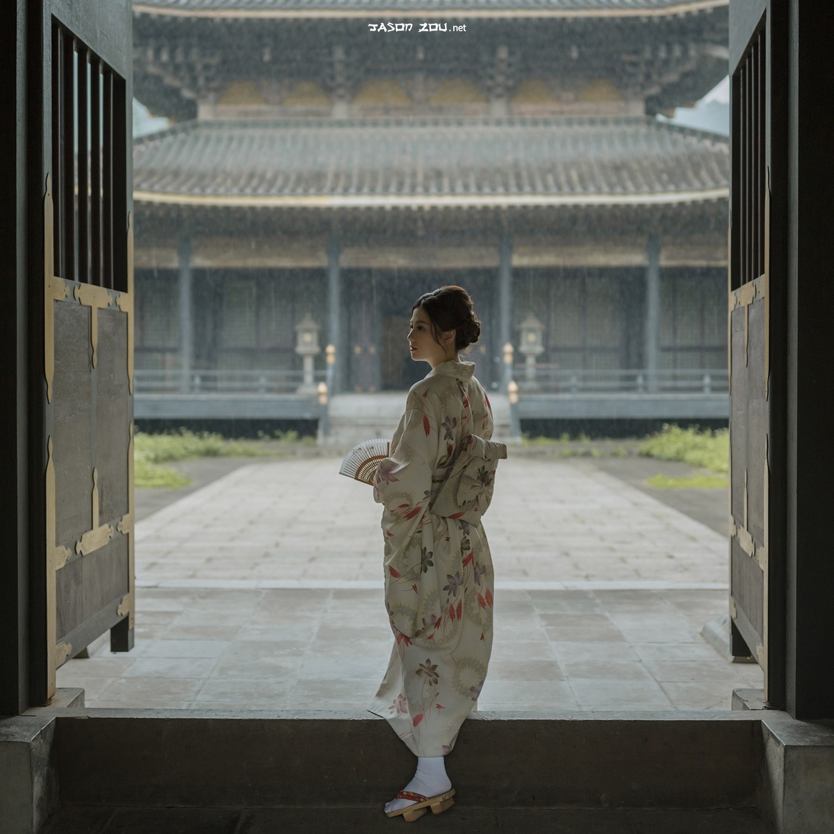 超漂亮的日本和服美女大胆展阴私处粉鲍图片