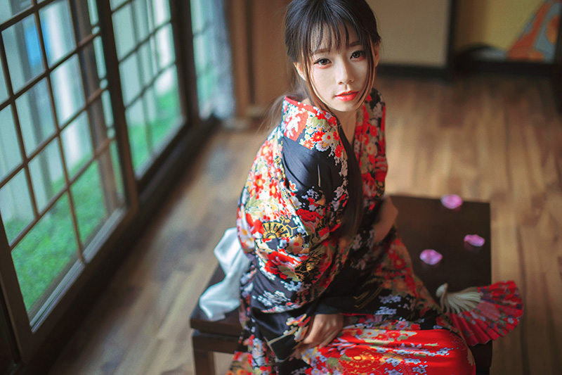 日本和服妖艳红唇美女虎白女粉嫩尤物福利图片