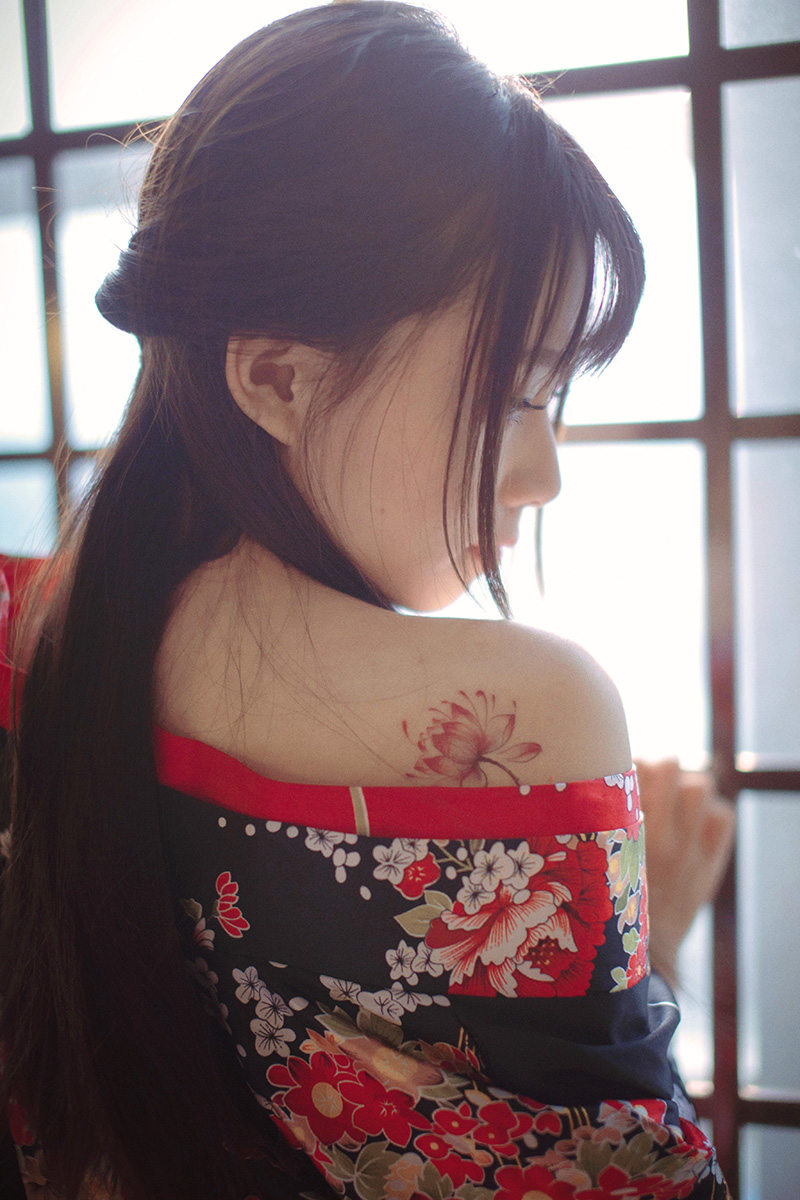 日本和服妖艳红唇美女虎白女粉嫩尤物福利图片
