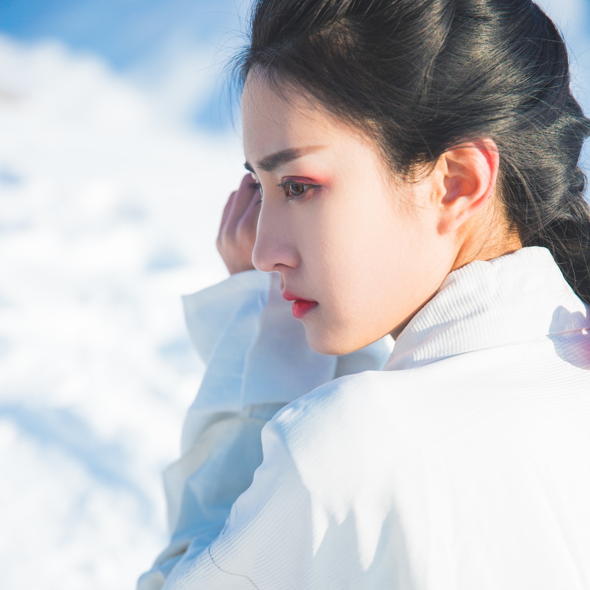 汉服美女冰雪山上的纯大尺度无圣光私密写真图片