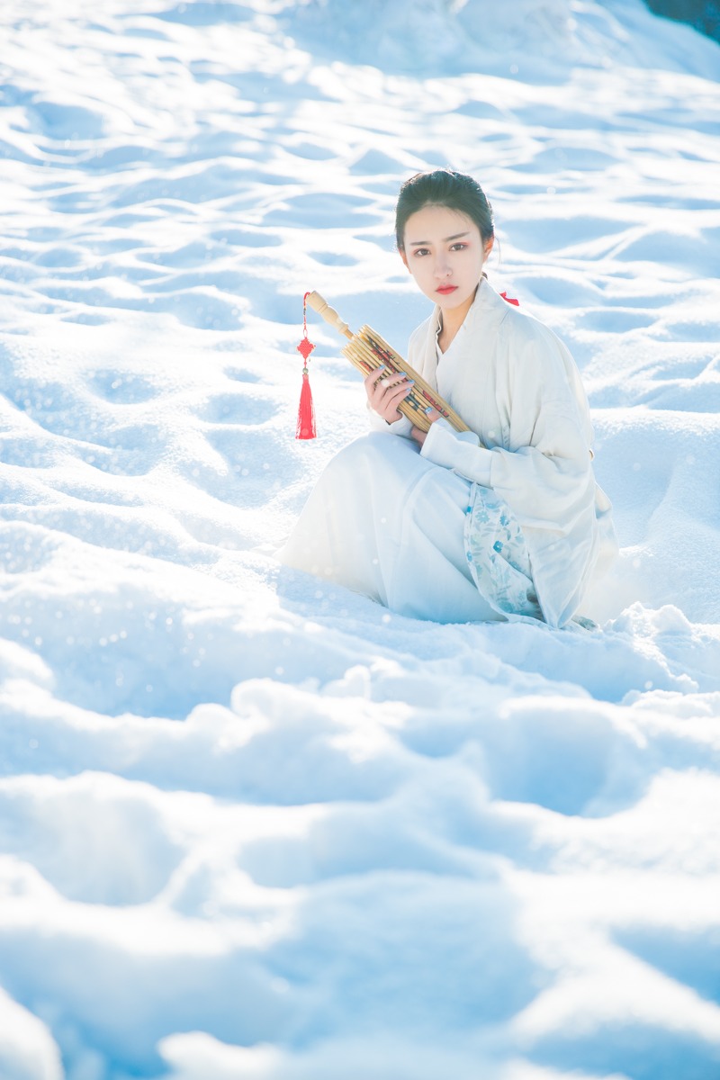 汉服美女冰雪山上的纯大尺度无圣光私密写真图片