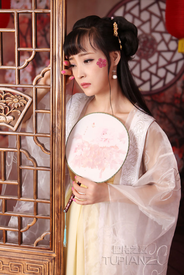 忧伤少女古典图片 低GOGO裸体艺术中国日本图片