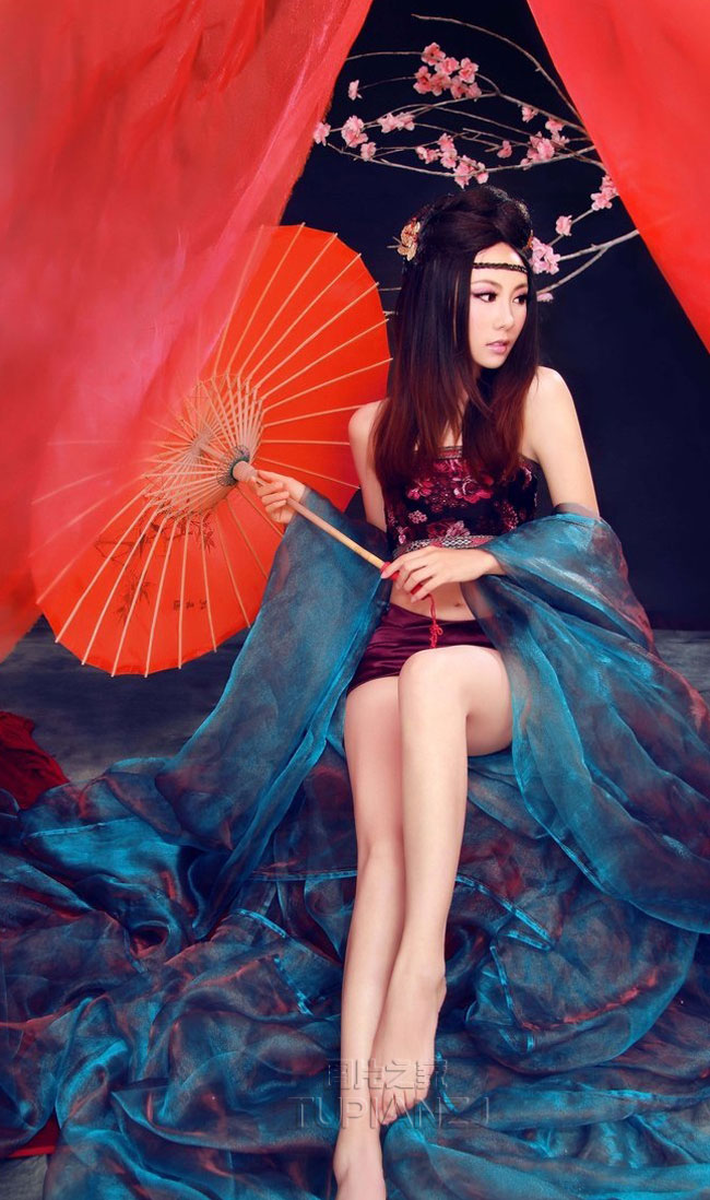 美女性感小蛮腰古典装日本西西大尺度裸体艺术图片