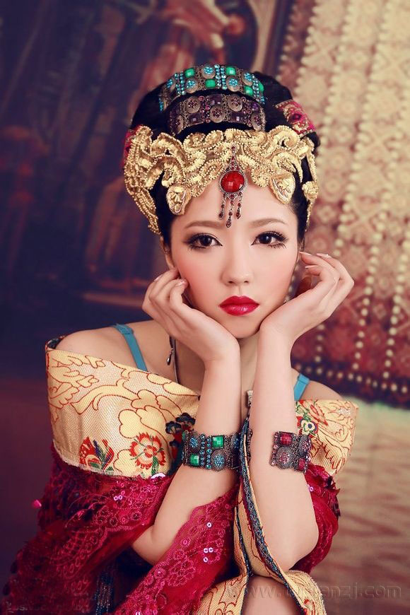 华丽雍容古装美女 红gogo亚洲肉体艺术100图片