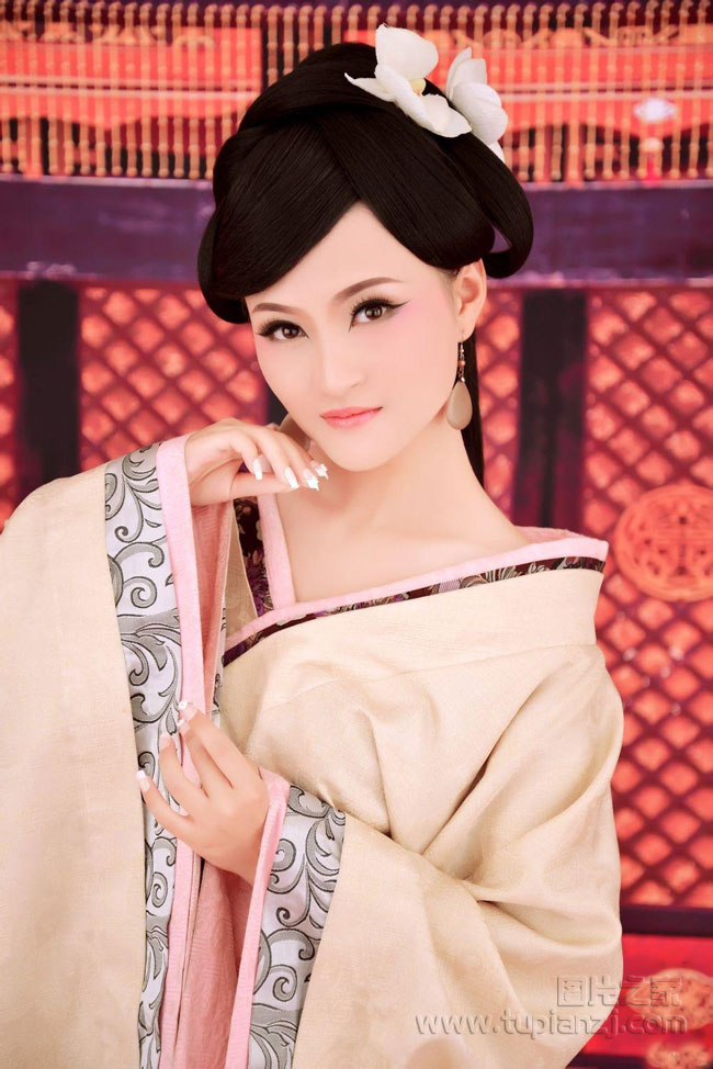 汉朝古装美女图片 唯大胆祼体验艺术写真