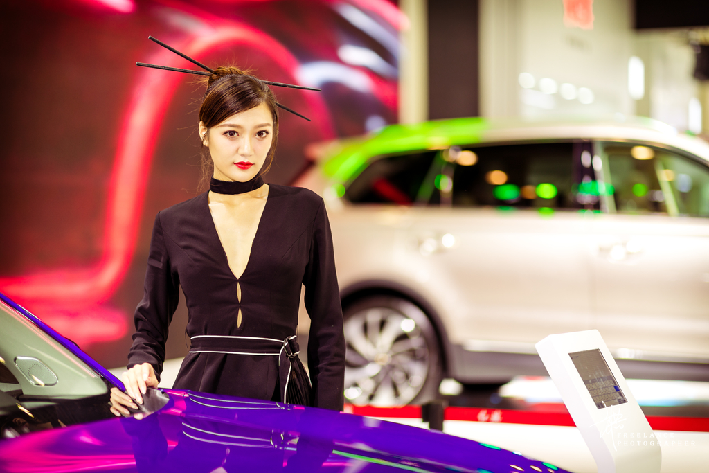 中国美女车模性感红唇极品销魂图片写真