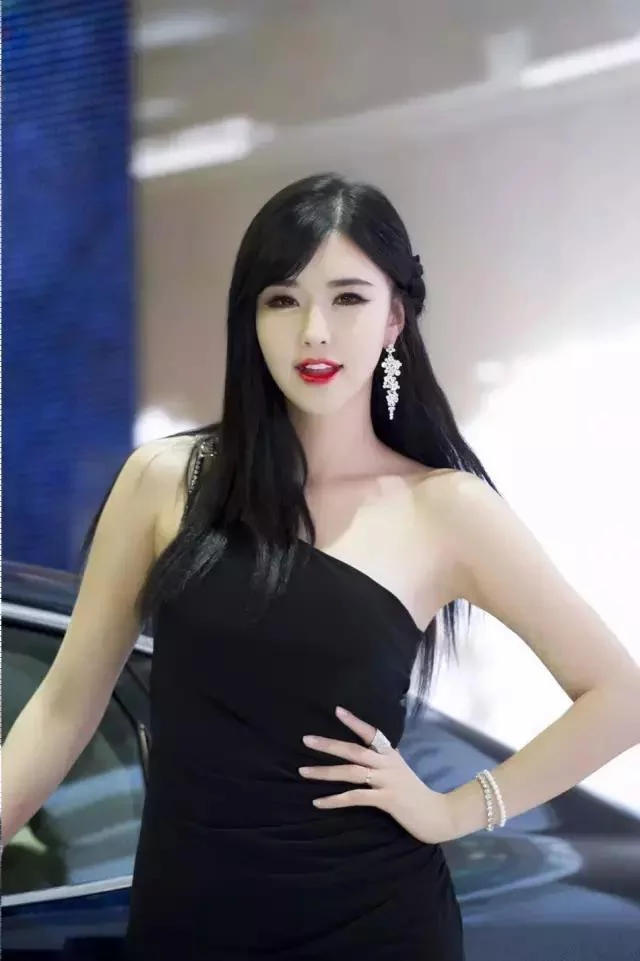 相貌甜美身材凹凸有致mm131美女裸身图片