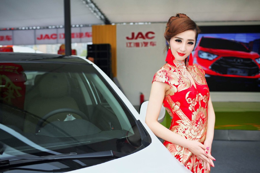 中国美旗袍美女车模极品少妇的粉嫩小泬艺术照