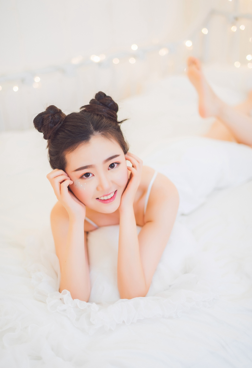 比基尼薄纱披风性感美美女脱一光二净18以上的照片