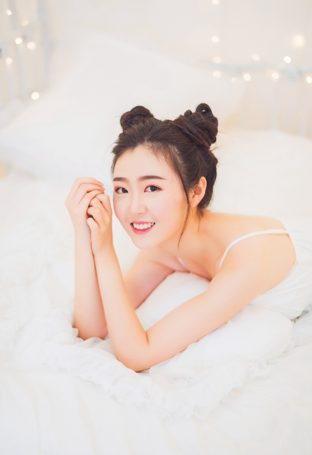 比基尼薄纱披风性感美美女脱一光二净18以上的照片