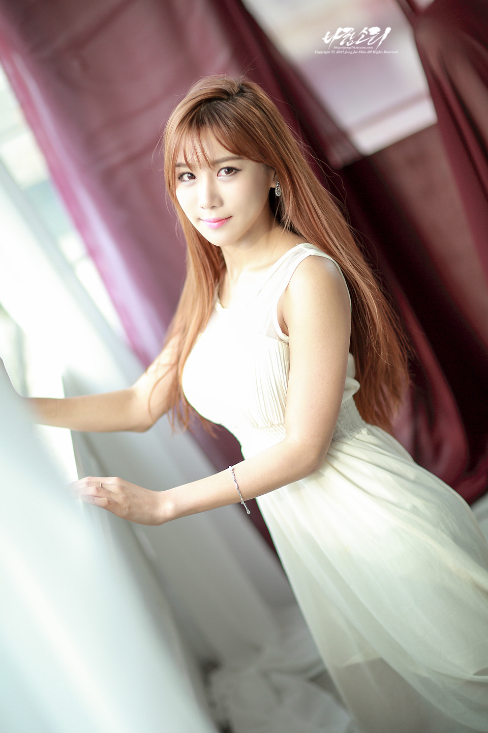 韩国大胸长发美女白裙cosplay私人写真福利