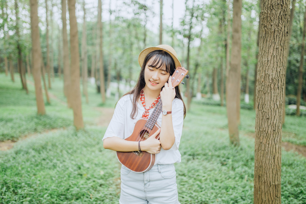 性感模特纯白写真 香大胆裸体美女图片