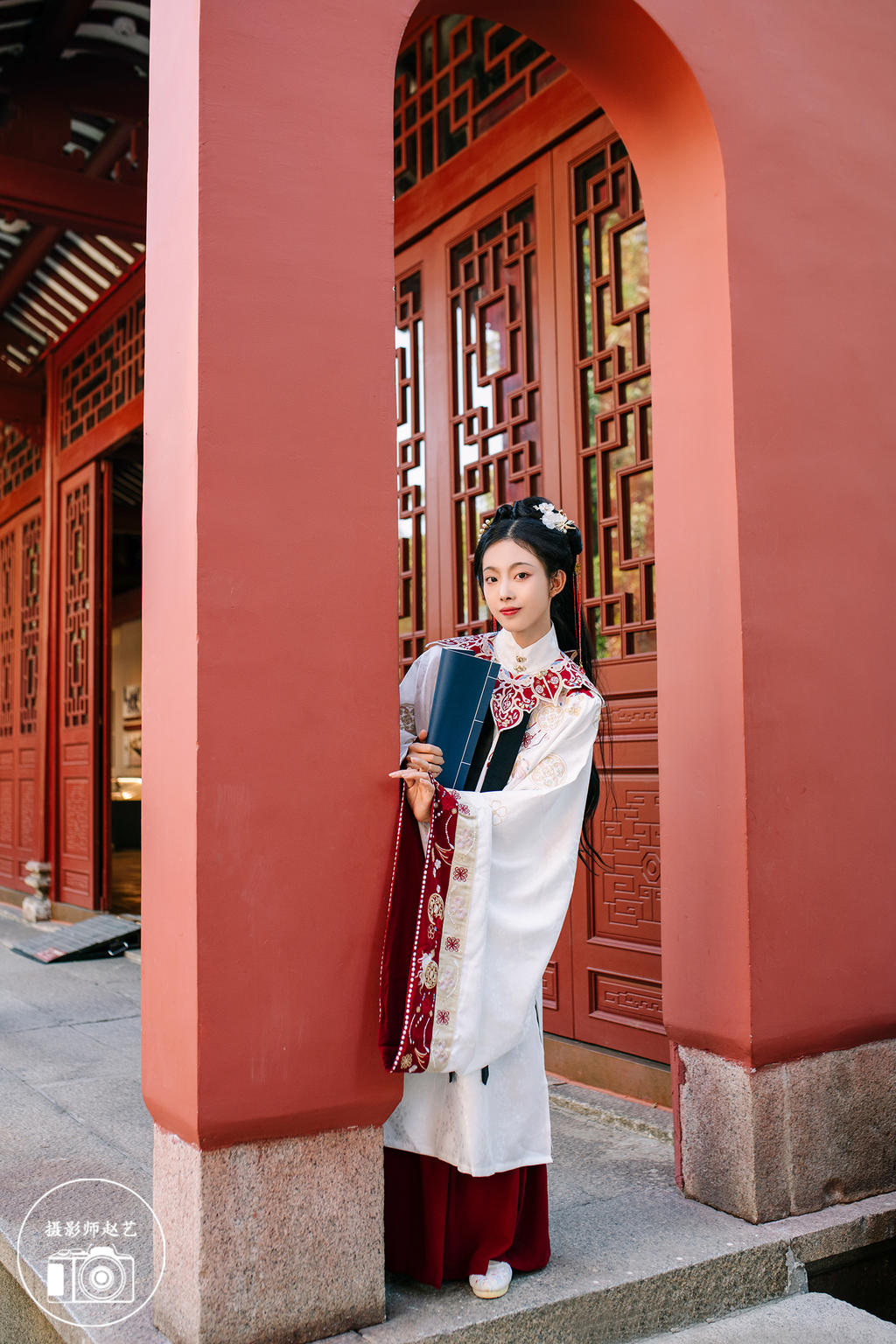 红墙下的古装美女明媚中国极品美軳图片