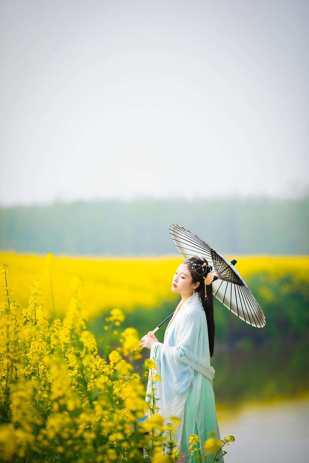 油菜花田汉服美女唯美被强迫玩弄到高潮图片