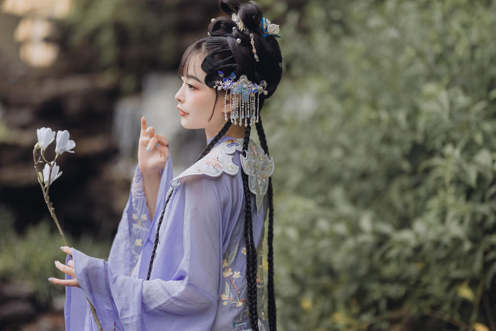 古典汉服美女婀娜多姿bbox撕裂bass俄罗斯图片