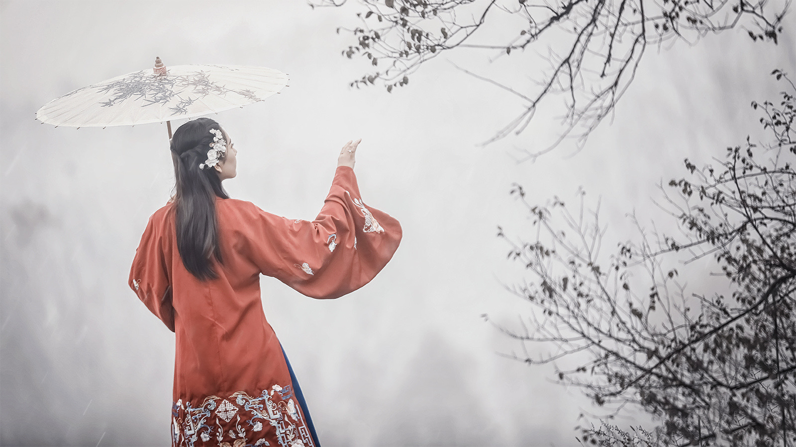 古装俏佳人在烟雨朦胧虎白小美女粉嫩尤物福利