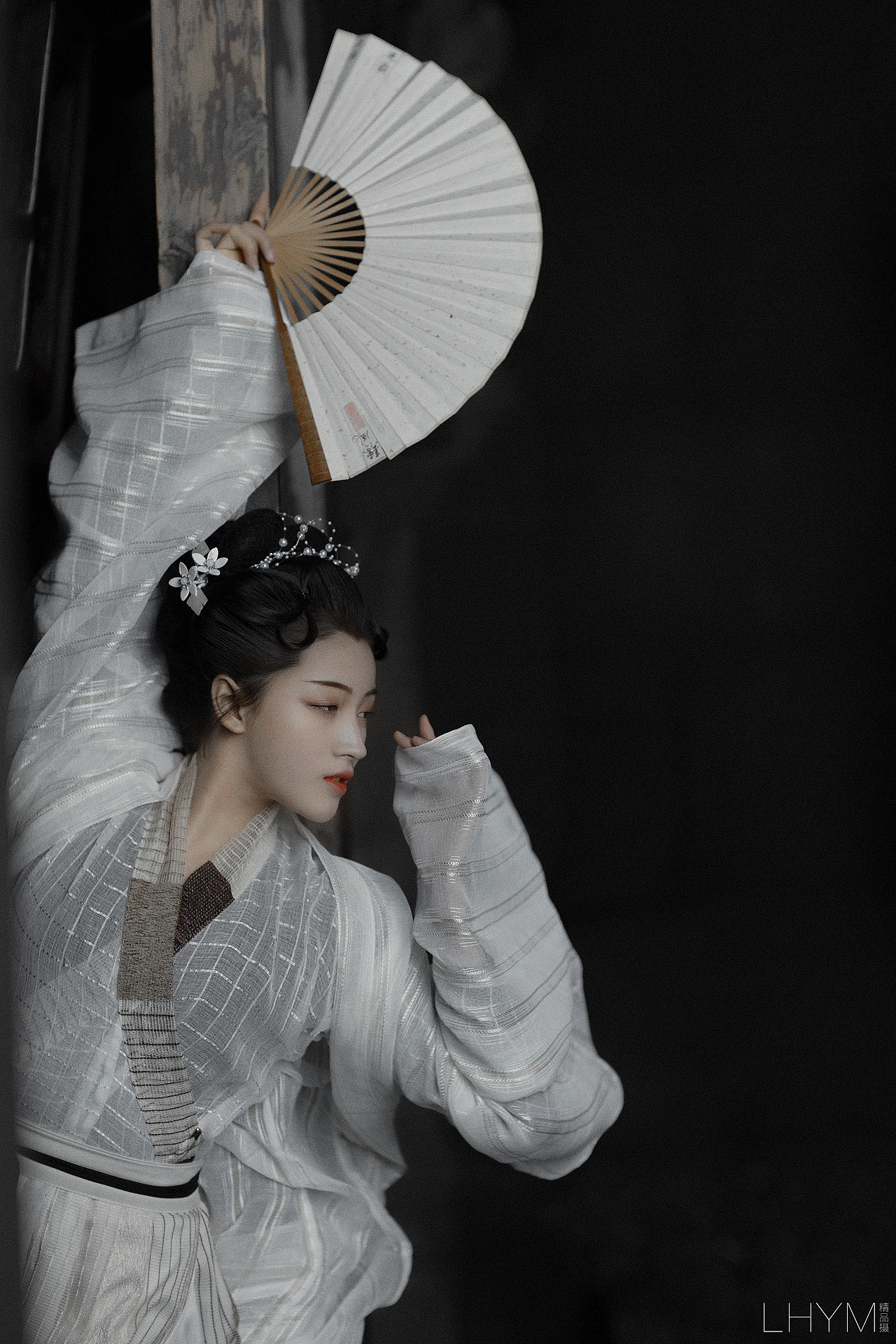 姿态优雅的古风美人养最大胆的中国艺木图片