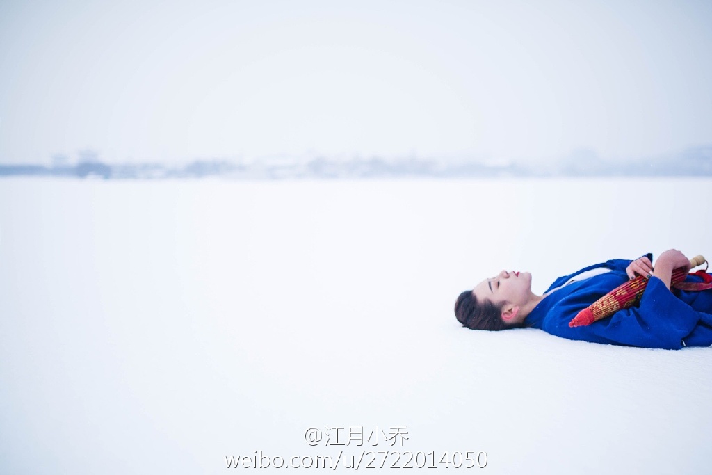 古装红唇美女雪地写真68283亚洲裸体艺术图片