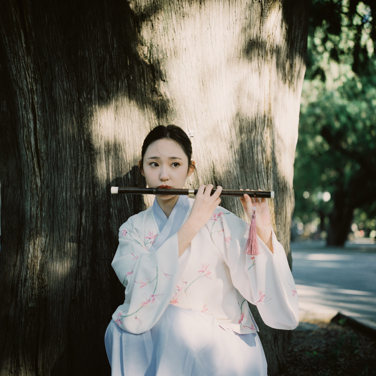 城墙下的古装女子性感美女照片