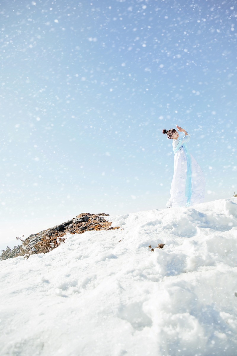 冰天雪地里的古装裙美高中生jk裸体自慰流水图片