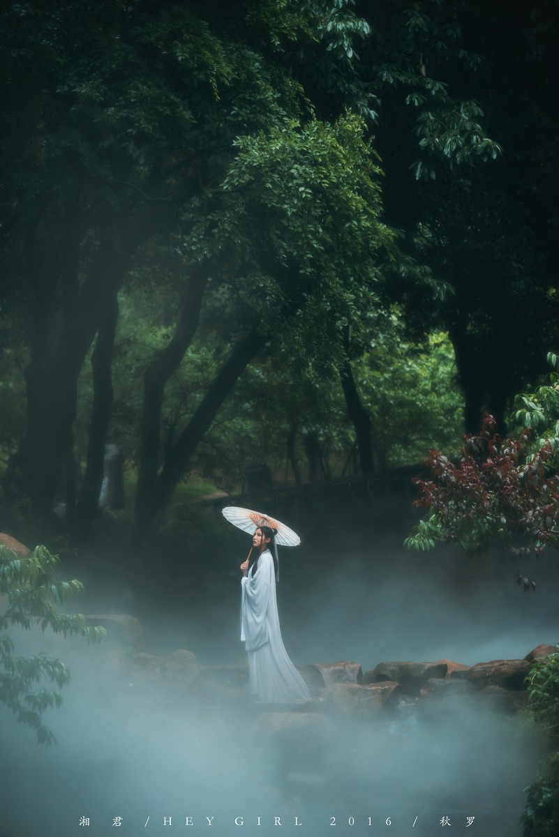 唯美如画的美女古装写美女解开胸衣露出奶头