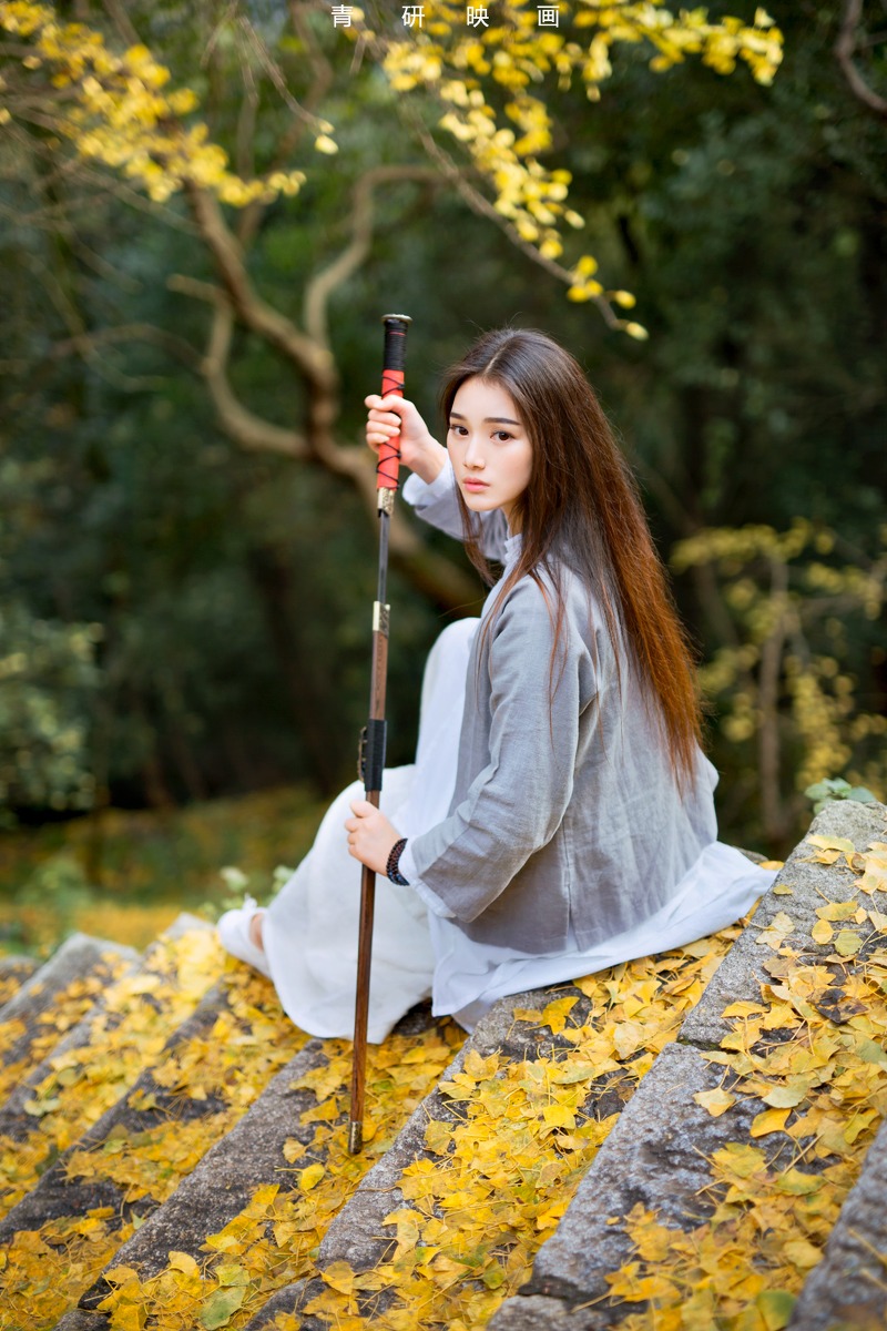 侠女造型古装长发美女翘臀后进美女蕾丝图片