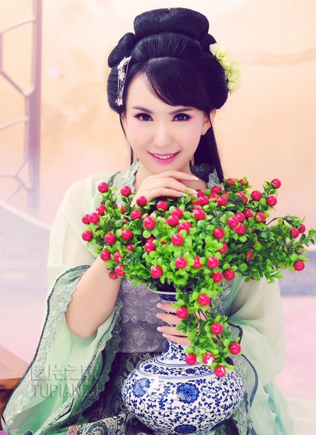 甜美笑容少女古装照 中国大陆女rapper18岁欢迎您图片