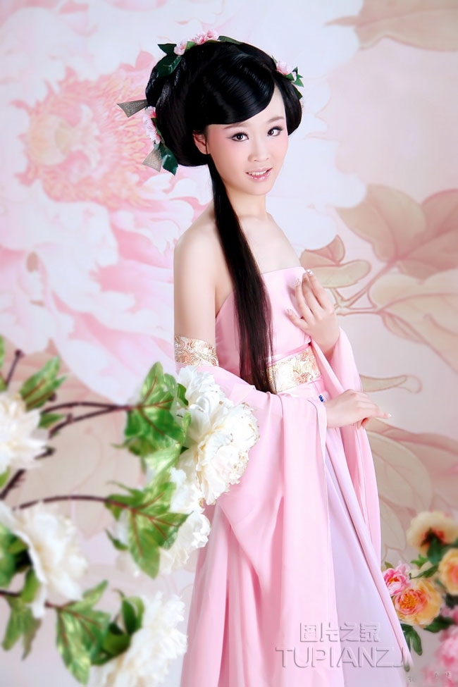 粉色古装汉服美女图 亚洲亚洲人成综合丝袜图片